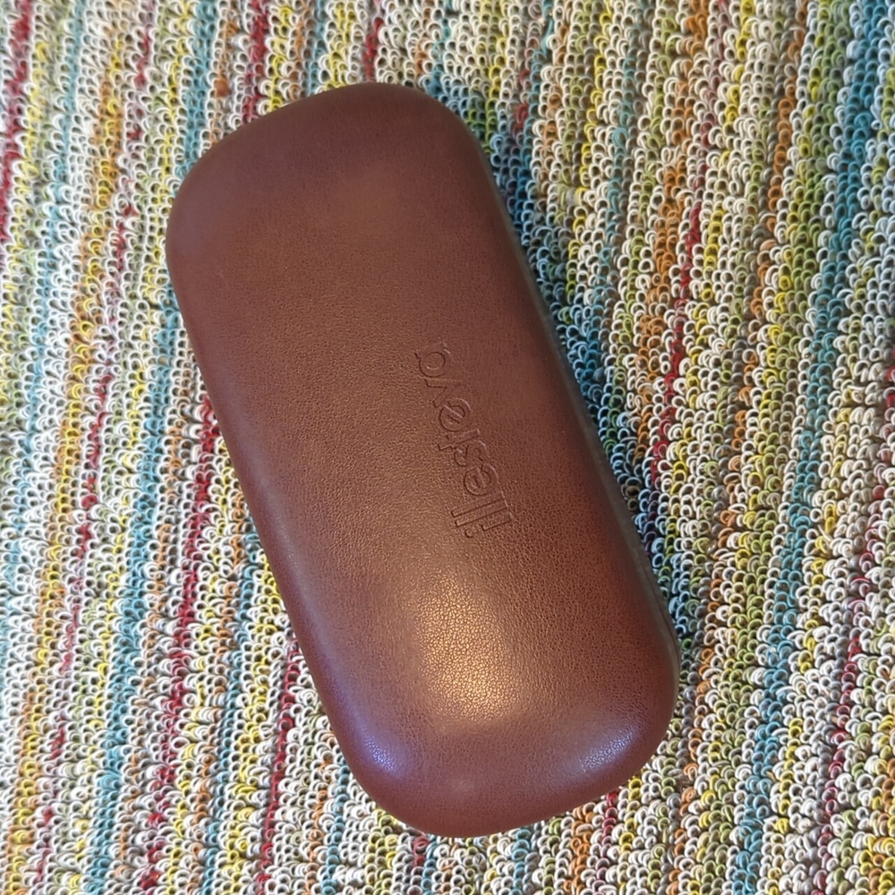 Illesteva glasses hard case leather